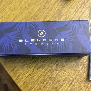 Brand New Blenders Women’s Sunglasses